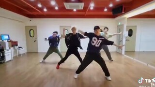 يا له من شيء رائع لم أرَ مثله من قبل؟ فرقة ليهوا جي، NCT127، غرفة تدريب "البطل"، 1، كوكب الأولاد، 2،