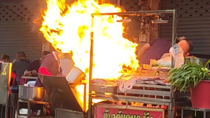 ผักบุ้งไฟแดง ตลาดโต้รุ่งสัตหีบ