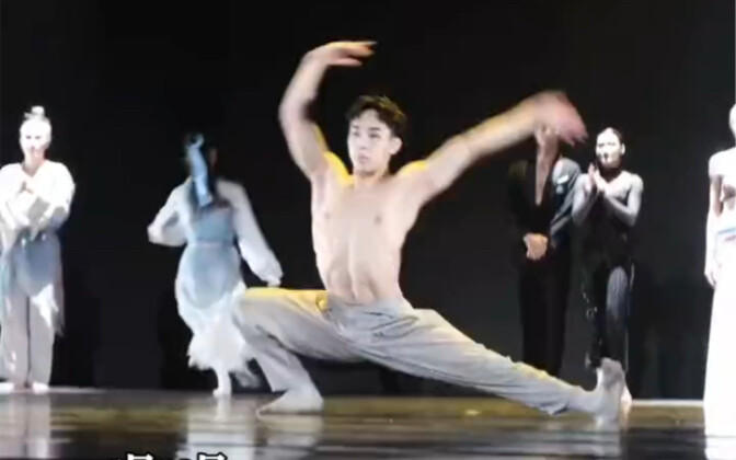 Netizens shared footage of the theater’s 100th and final curtain call, with dancers blending strengt