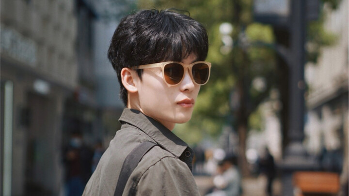 My girlfriend took this! It was you guys who told me to get a girlfriend, and now it's you guys unfo