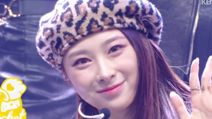 Setelan motif macan! Stage promosi ‘CHIQUITA’ dari girl grup generasi ke-5 Rocket Punch, 220311