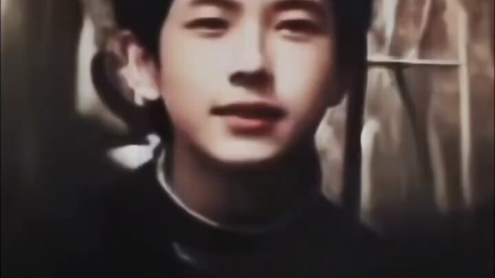 คุณแม่ทุ่มเทเลี้ยงดูเขามาตั้งแต่ตัวเล็กๆ จนโตเป็นหนุ่มสูง 183 เซนติเมตร สุดท้ายก็กลายเป็นแค่กล่องใบเ