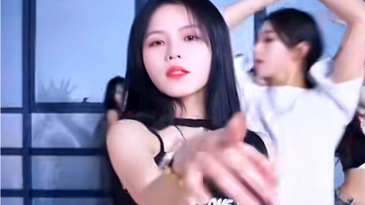 [Han Jiale] A Female Idol Born to Be the Center of Attention