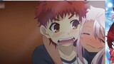 Di anime, sang adik membantu kakaknya menghangatkan tempat tidur.
