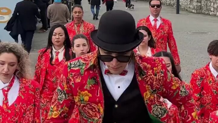 Cảm ơn các bạn đã mời mình 😎😎😎 Người cuối cùng trông quen quá… Hoa lớn Đông Bắc chinh phục cả thế gi