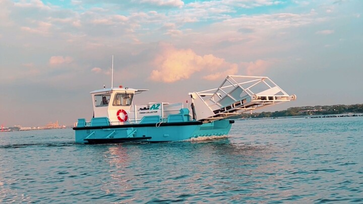 Trash Collector (垃圾收集船)