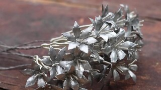 Lon được khắc lại bằng đồ trang trí bạc Miao, và bạn có thể là một cô gái Miao