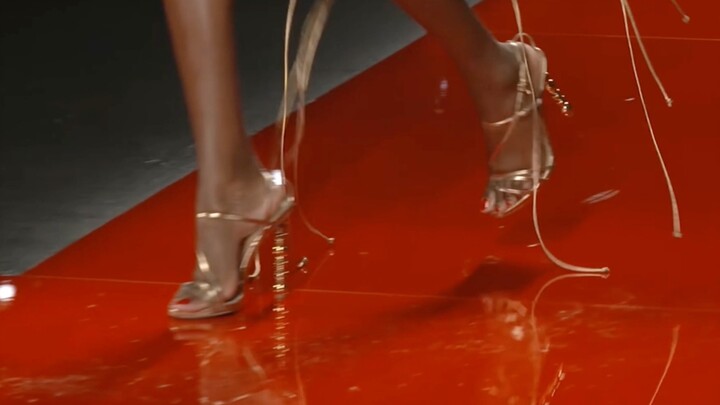 Làn da mịn màng như lụa/tỷ lệ cơ thể siêu thực, đến Photoshop cũng không dám chỉnh, vậy mà họ thật s