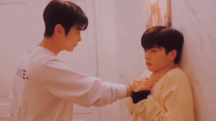 ก่อนที่แม่จะมา: ฉันอยากจูบคุณ เมื่อแม่มา: แม่อยากหยิกเธอจัง ฮ่าฮ่าฮ่าฮ่าฮ่า เรอ~