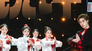 Không đủ tốt để bù đắp bằng đạo cụ sao? Đánh giá sắc nét về sân khấu công cộng đầu tiên của tập thứ 