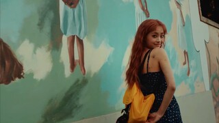 CHUU "Hitchhiker" MV