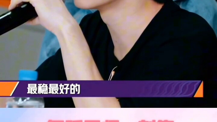 بعد أربع سنوات، أخيرًا رأيت ليو جون يصمم الرقصة مرة أخرى لتشينغ شين تينغ من فرقة تو تيم... تشينغ شين