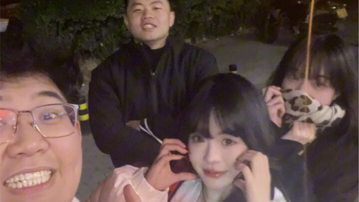 Mặt đỏ của cậu bé còn hơn cả tất cả