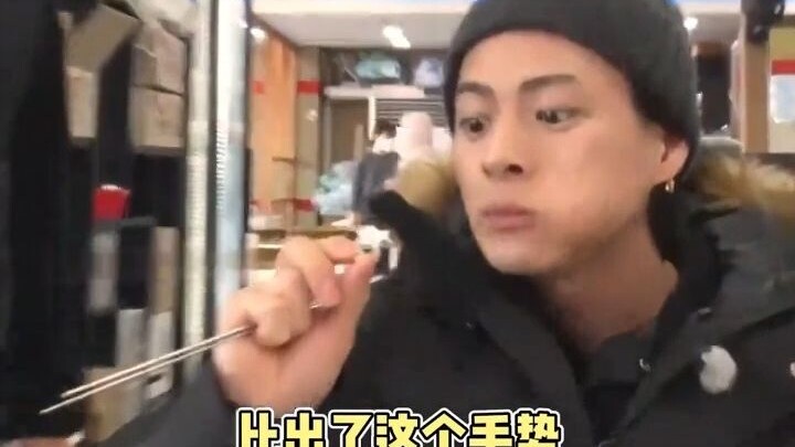 Appearing on a Korean variety show and speaking Chinese, he lost the Korean market due to that iconi