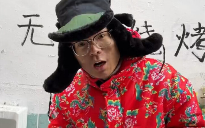 الشيف المخضرم الذي يصنع القدر الساخن الدوار منذ سنوات، الجميع مستعد لتناوله!