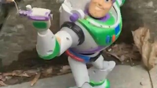 ฉันสงสัยว่าเขาจะยังมีชีวิตอยู่