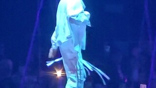 Bài hát này quả thật không thể phù hợp hơn khi dành cho anh ấy độc vũ | Một chú bướm đang tung tăng 