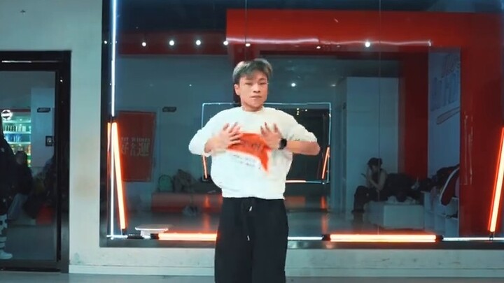 【CUBE Dance Studio】Đừng quá bất ngờ với sự đảo ngược vũ đạo #Xiaolong “Go Hard”