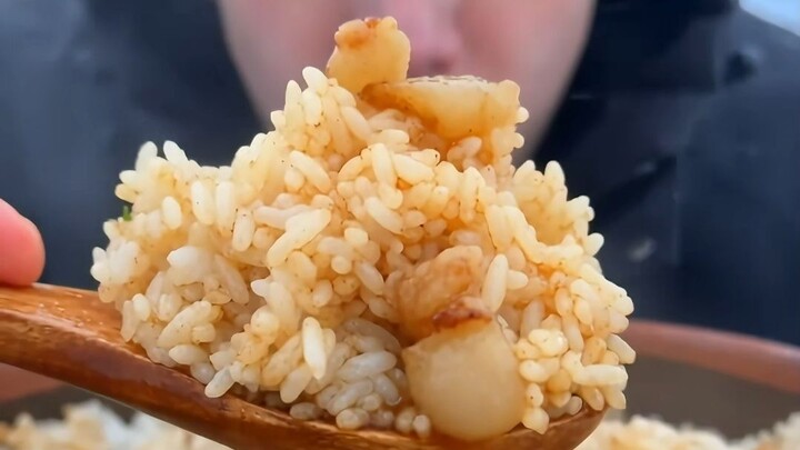 Stranded on a snow-capped mountain! Would you choose “rice with lard” or “rice with scallion oil”?