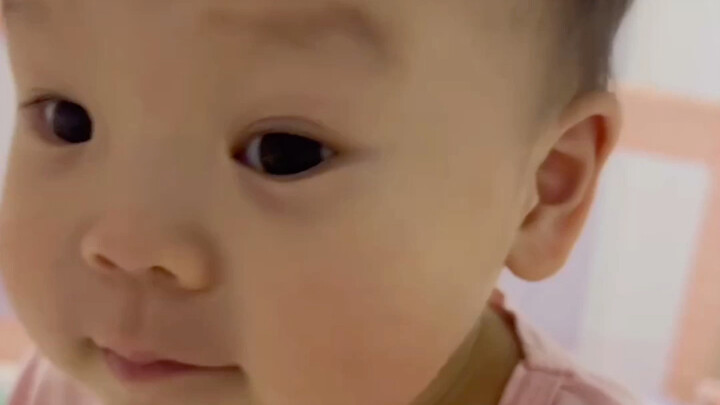 At an age when most kids still struggle to speak clearly, this little girl has already recited every