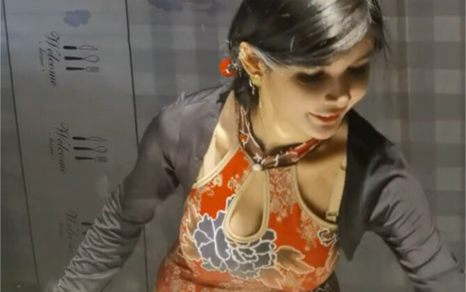 Cô bé loli đầu chó bán bánh kếp