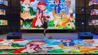 Saya menari mengikuti lagu karakter Serena Dreamdream di konvensi komik [Amplitudo Asli]