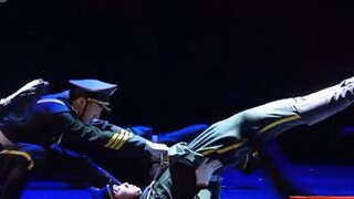 Tất cả những người em trai đẹp trai đều đã được giao cho đất nước [cảnh nổi tiếng]