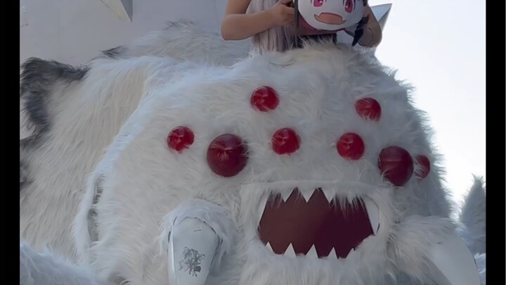 I never thought I’d live to see a Spider-Man cosplay in my lifetime!!