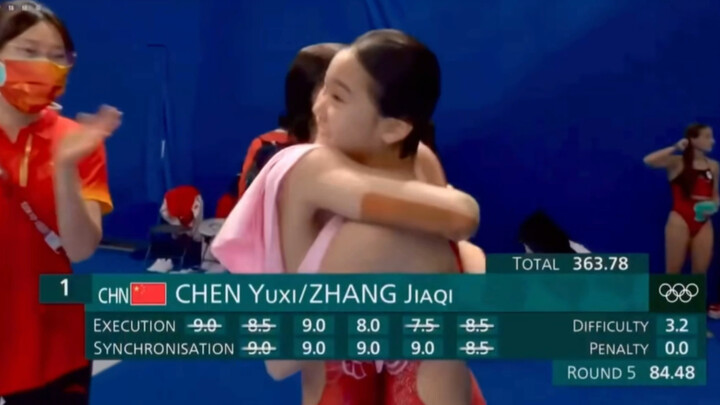 Hahahahaha, this joke hit the funny bone perfectly! Chen Yuxi and Zhang Jiaqi nail their dive—commen