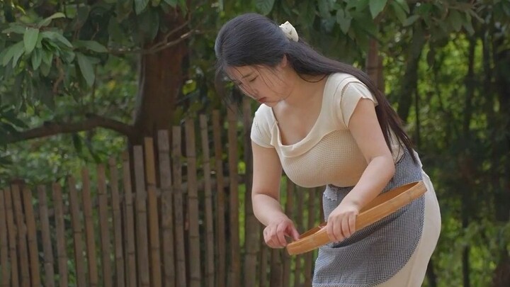 كل قطرة عسل يصنعها النحل تتطلب منه بذل أقصى جهده. لذلك فإن خلية النحل أكثر صعوبة بالنسبة للنحل.