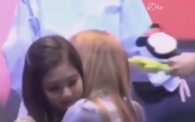 【jenlisa】คิมจีนี่ขอจูบแต่ไม่สำเร็จ งอแงขอให้กอด ลิซ่าเอาใจสุดๆ ตามใจทุกอย่าง