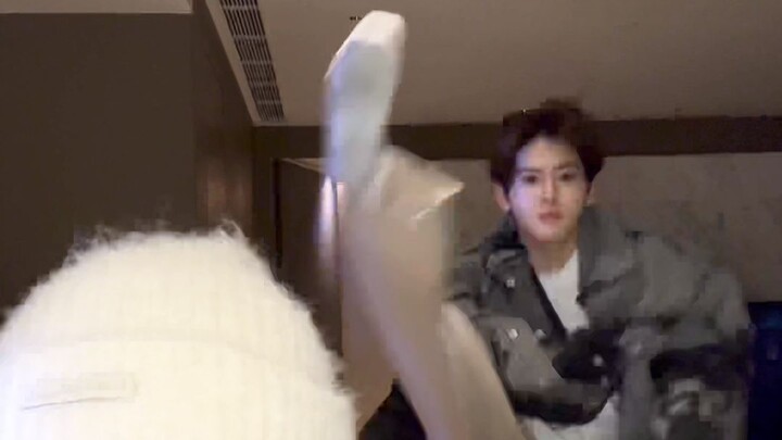 Đúng là Lực Hoàn mà! Cười đến mức lăn lộn dưới đất luôn, hãy kết thúc ngày cuối cùng của năm 2024 th