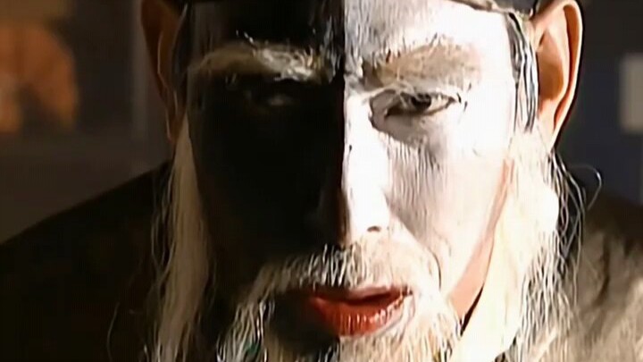 จักรพรรดิกระบี่อันดับหนึ่งแห่งแผ่นดินตัดแขนทั้งสองของตนเองเพื่อไม่ให้ละเมิดหลักการไม่ฆ่าผู้คน