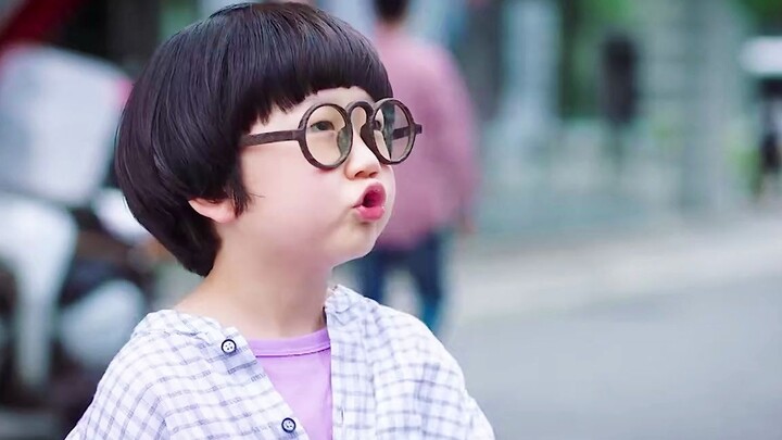 A mischievous kid accidentally finds a pair of glasses that can see through the cycle of reincarnati