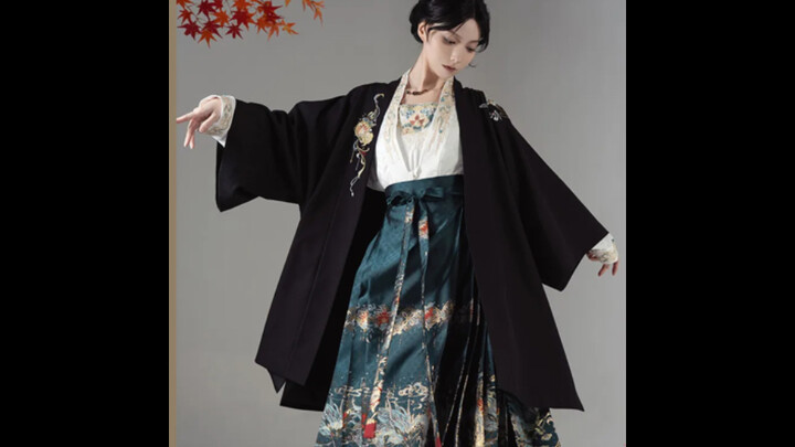 Holy cow! miHoYo! Which designer came up with this Dan Heng-themed outfit?! Put them on the payroll!