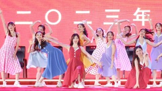 What is it like to dance to La La Land at Zhejiang University's opening ceremony!