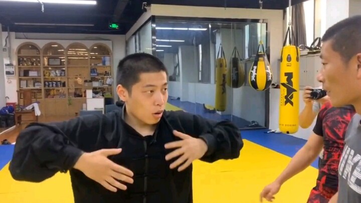 Thái Cực Quyền sư: Nào, đấm ta đi!