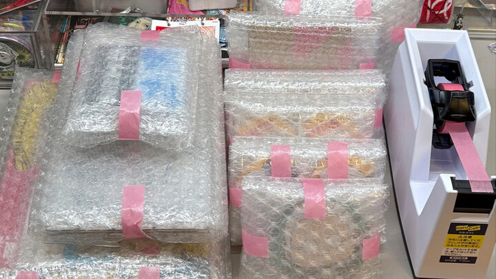 Packing merchandise + ngobrol asyik! Hari-hari seru belanja habis-habisan di CP dulu