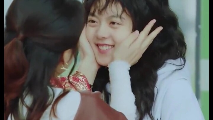 Who wouldn’t love such a gorgeous and adorable teacher? #LvYi#ZhaoJinmai