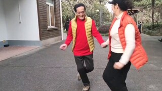 Kehidupan Guru Chang di Usia Tua - Tari Kotak Ganda (Tari Ballroom) (IV) Sang Kakak di Seberang Jala