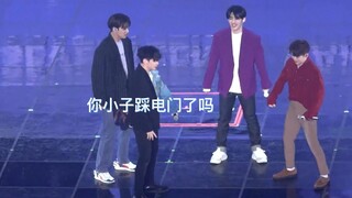 当SEVENTEEN跳芒叉的shoot out 你们舞台真的没漏电吗...