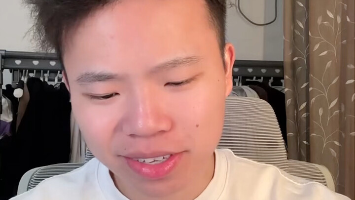 Masih ingat adegan dulu saat dua ratus juta komentar live saling berhamburan di layar? #Anime #FoxFi