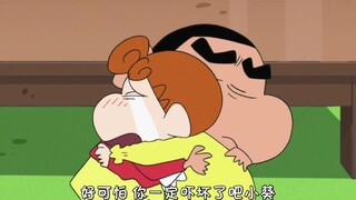 当小新终于发现小葵害怕的东西后，立刻抱抱小葵安慰