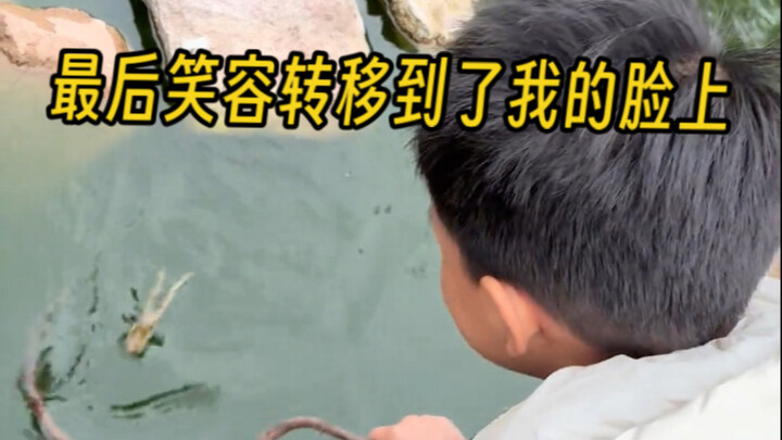 Thường thì sẽ không cười đâu, trừ khi không nhịn được, hahaha.