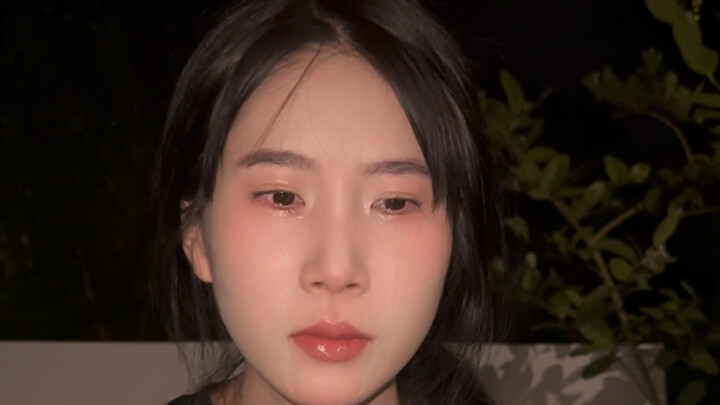 สาวน้อยขี้อาย ขี้เขิน ใจเย็น และมีปัญหาด้านการเข้าสังคม