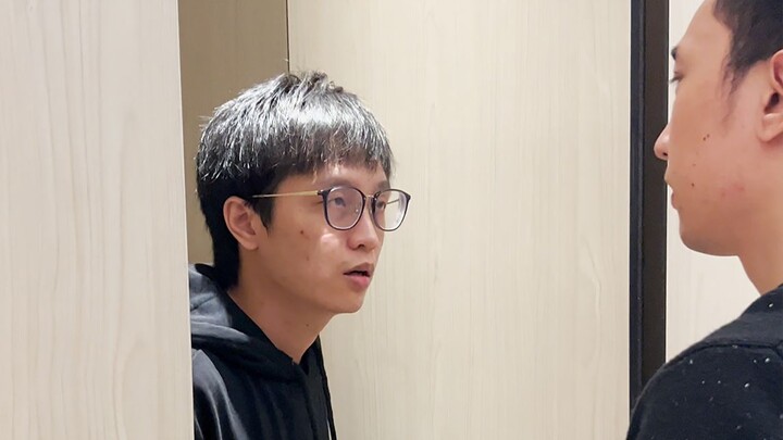 当你领导要上你刚用完的厕所而你……