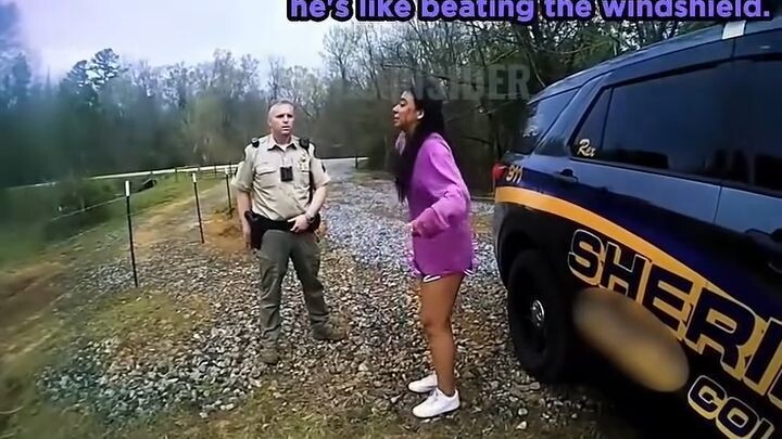 Fleeing Woman Keeps Ramming Into Cars #cops #copsoftiktok #police #policeofficer