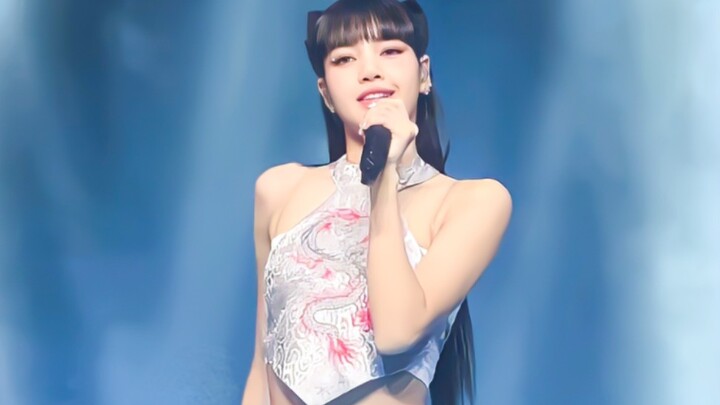 Today it’s Catwoman! LISA’s second Newark show: “Lalisa + Money”
