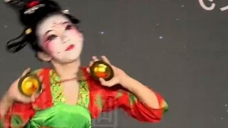 It's a rare opportunity to shoot a segment with makeup and stage effects of "Tang Palace Music and D