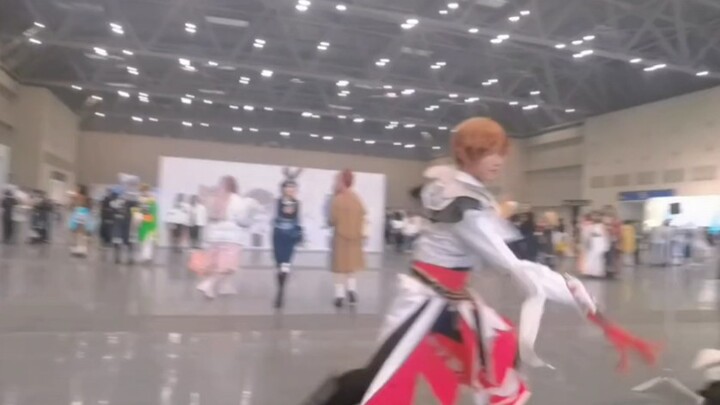 Precious images of Dongfang Yao cosplaying Li Bai